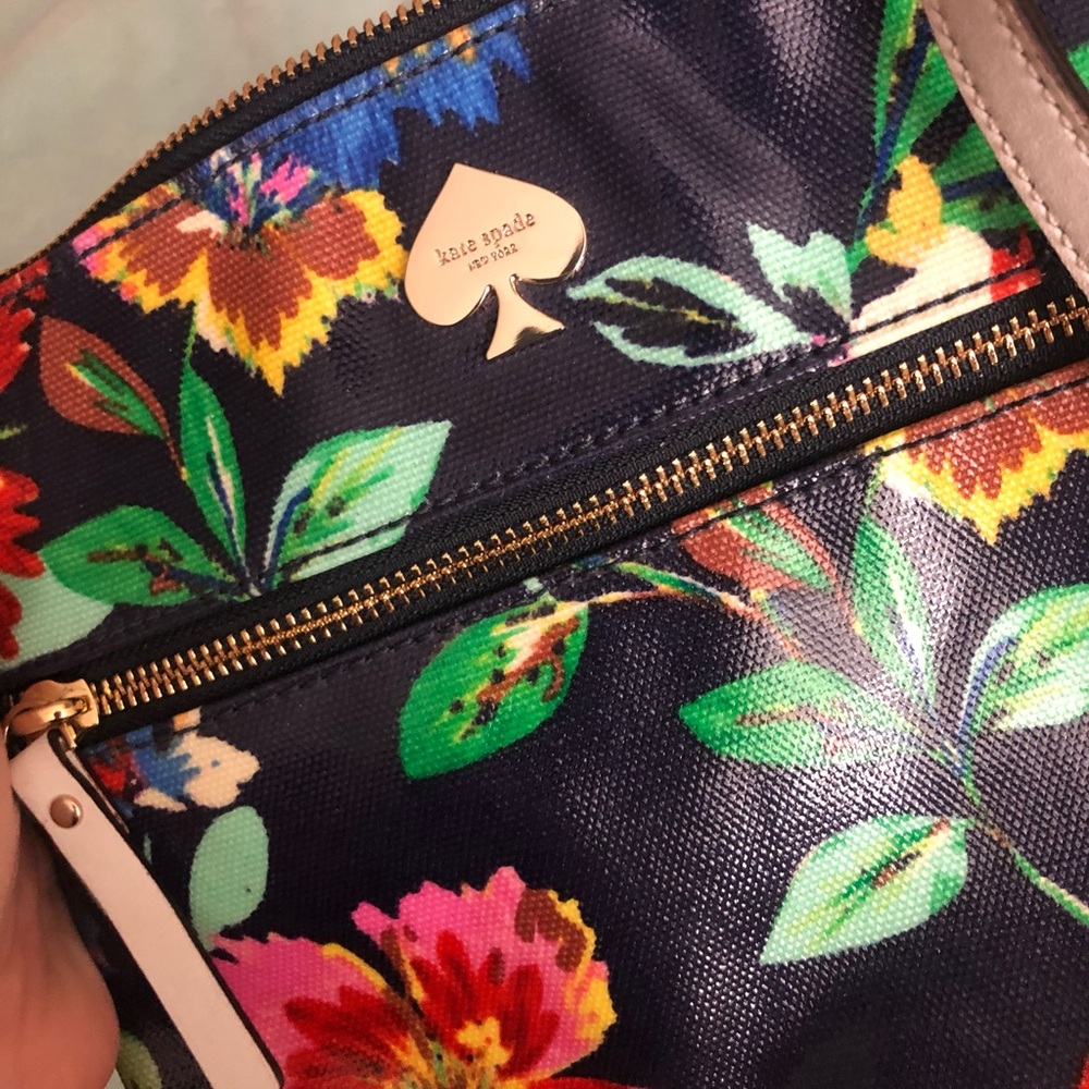 Kate Spade ♠️ Floral Purse - Picture 3 of 5